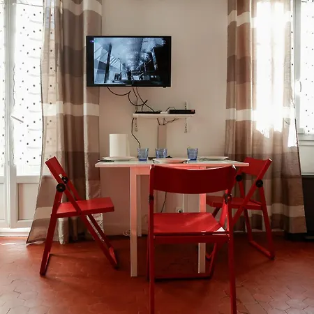 Beaux Studio En Plein Coeur Du Prestigieux Quartier Du Port Appartement