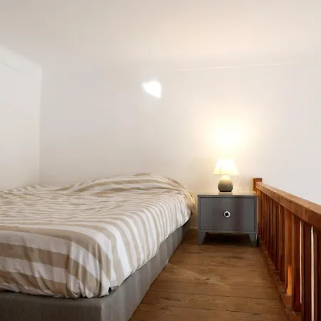 Beaux Studio En Plein Coeur Du Prestigieux Quartier Du Port 아파트