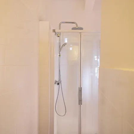 Beaux Studio En Plein Coeur Du Prestigieux Quartier Du Port 아파트